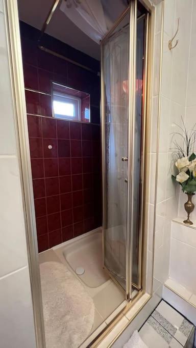 Palaz 6 - 2 Bedroom Flat Edmonton Luaran gambar