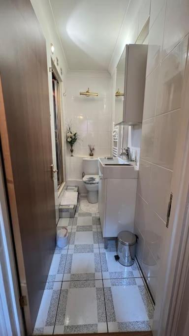 Palaz 6 - 2 Bedroom Flat Edmonton Luaran gambar